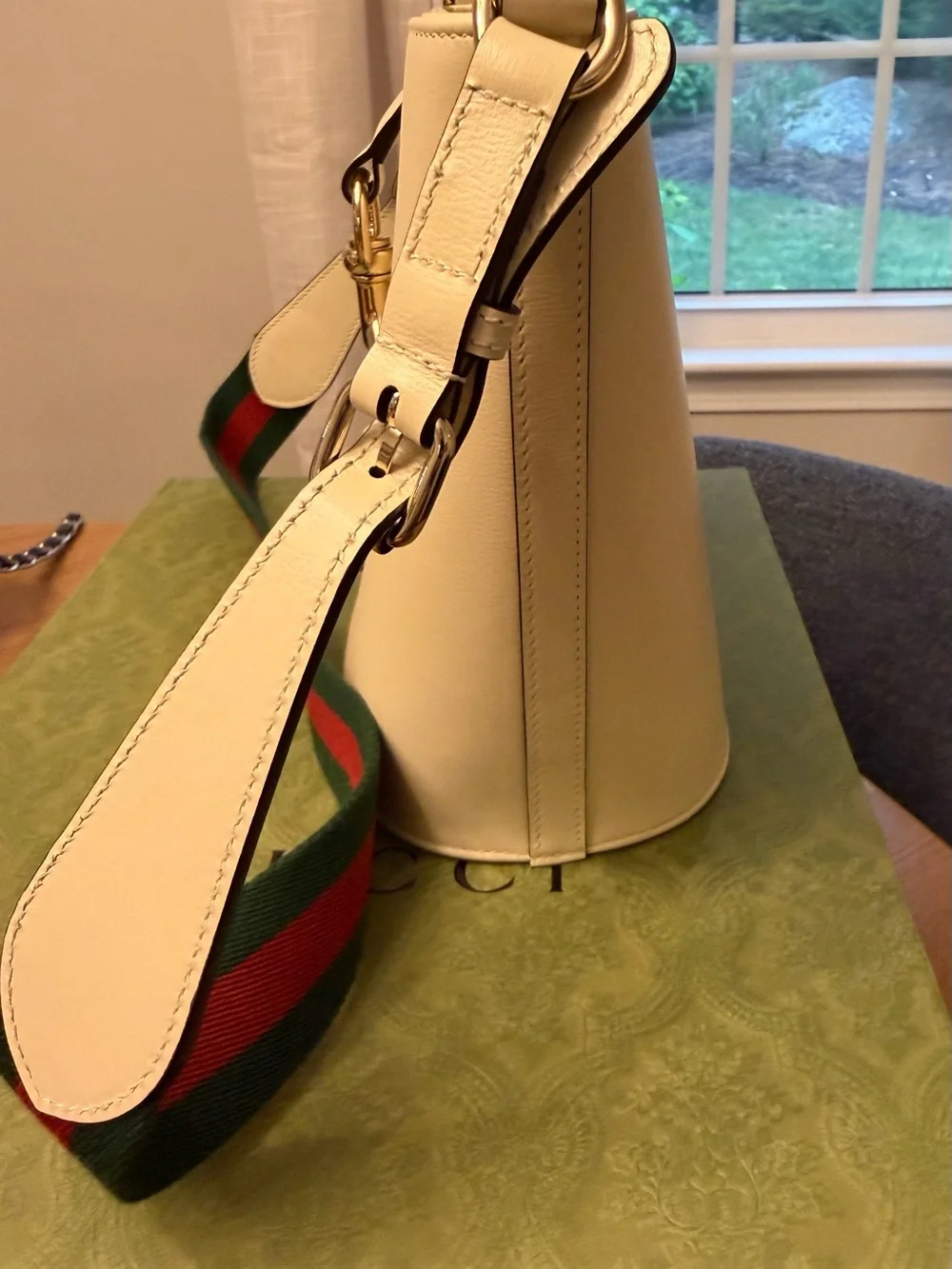 Gucci Cream Leather Mini Bucket Bag with Sherry Line Shoulder Strap - Picture 6 of 12